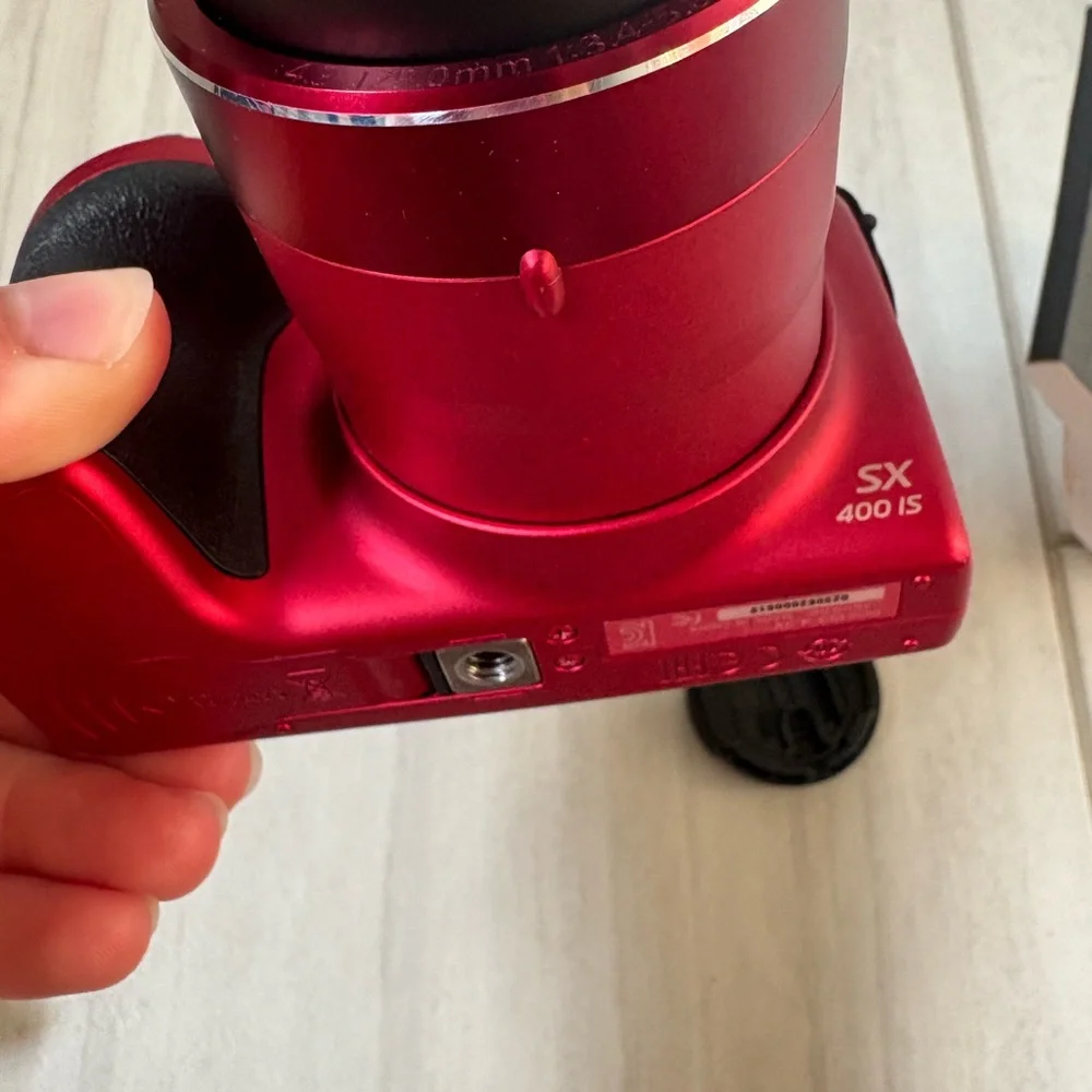Canon PowerShot Sx400IS in red